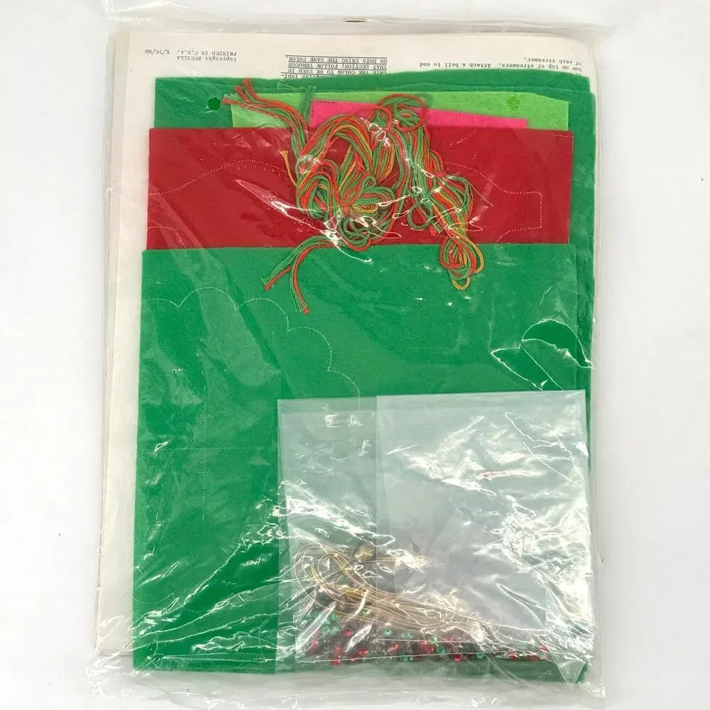 Vtg Bucilla 2348 Christmas Wreath Jeweled Doorknob Ornament Felt Kit Needlecraft